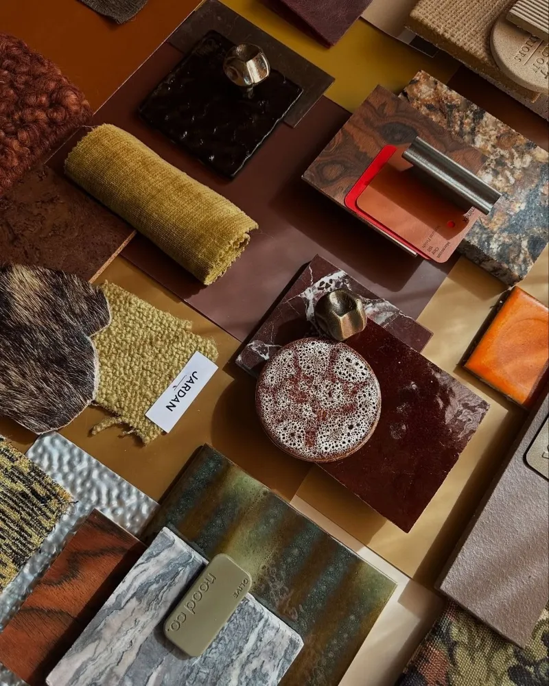 Échantillons de matériaux : textiles, pierres, céramiques et marbre